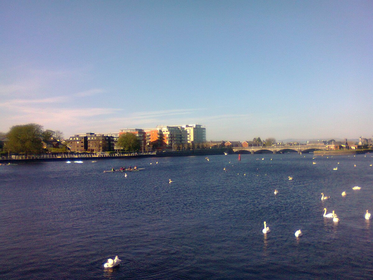 mayflowercurry's tweet photo. Sunny #limerick on the river front today.. a cup of coffee and an ice cream ..can't be beaten. https://t.co/1A3n7xU1fp