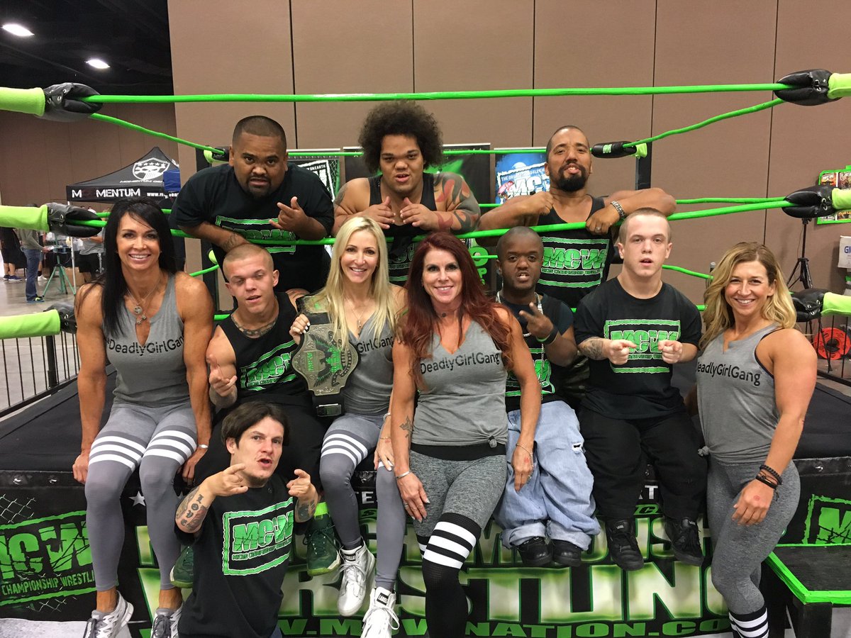 DeadlyGirlGang's tweet photo. We had a Blast meeting the MCW micro championship wrestlers!!! Thanks guys!!! https://t.co/AwiMSOAwIf