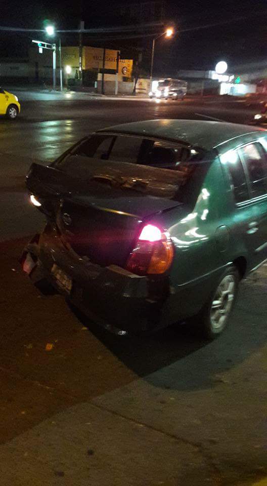 matiana94's tweet photo. en patria y mariano otero se dio a la fuga una pik up blanca wv empresa osmomalla info porfa @toritojalisco @Trafico_ZMG @AlertaVialZMG https://t.co/cyi9yXyY2g