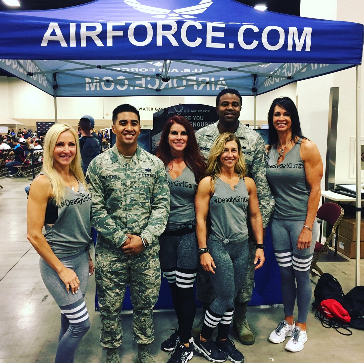 DeadlyGirlGang's tweet photo. Thanks to the brave men and women who serve !!! https://t.co/VXVJWV7Ayf