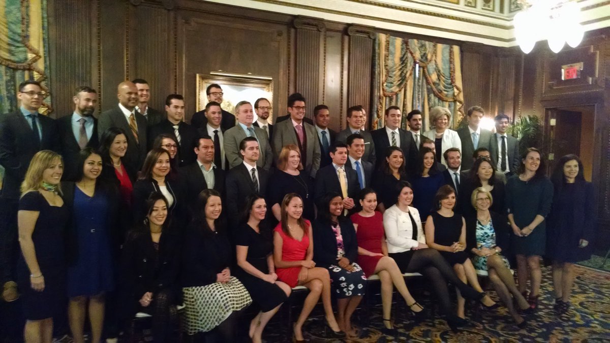 MEricJohnson's tweet photo. 4 countries + 1 global project + 9 months  = forever friends! Congratulations @AmericasMBA 17’s.  @mbafia @ITAM_MBA @SFUMBA @VanderbiltEMBA https://t.co/9Q0CdyDn3q