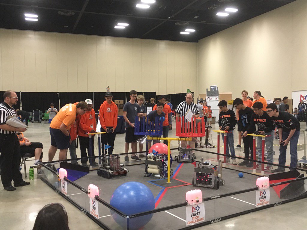 #ViperBots <a href="/FTC6210/">6210 Stryke</a> shooting particles in center vortex at FTC Alamo Play-Offs in San Antonio #ThereIsNoOffseason