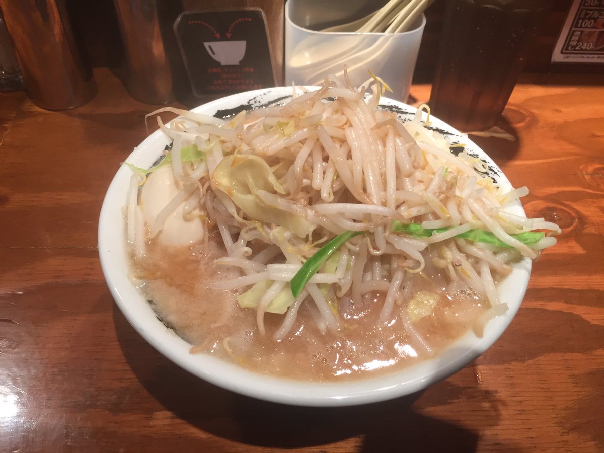 ppi_pipipi's tweet photo. 約1年ぶりにのスたにいってきました。
なかなか、都合が合わなかったり、休みやったりと。
賄い醤油と味玉
やっぱうまかったです。
この量も楽勝ですね。でも久々だったこともあり6分弱。
大盛りでも食えるんやないやろうか。
いや、無理かw
#のスた https://t.co/w70SuEx49V