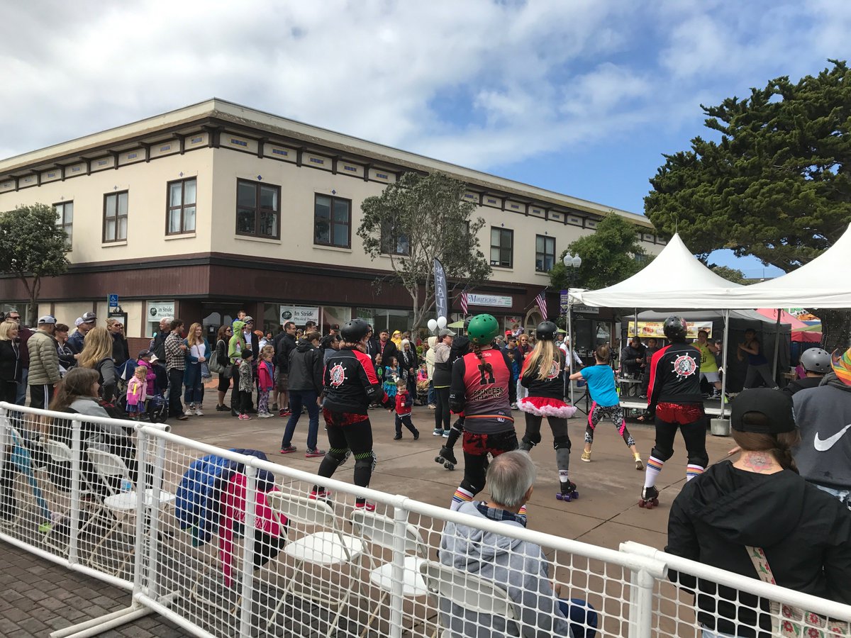 InStrideRehab's tweet photo. Glad everyone's enjoying Good Old Days in front of @InStrideRehab's new location at Lighthouse &amp; Forest in downtown PG! (581 Lighthouse Ave) https://t.co/Wimf601BGA