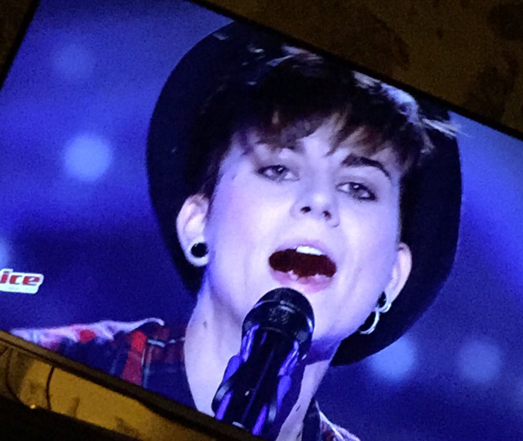 Projet_TCEvents's tweet photo. Nous tenons à féliciter Chloé, la chanteuse qui vous a fait frissonner sur la #CSPBOX pour son entrée à #TheVoice on te souhaite le meilleur https://t.co/aYW56nAYGh