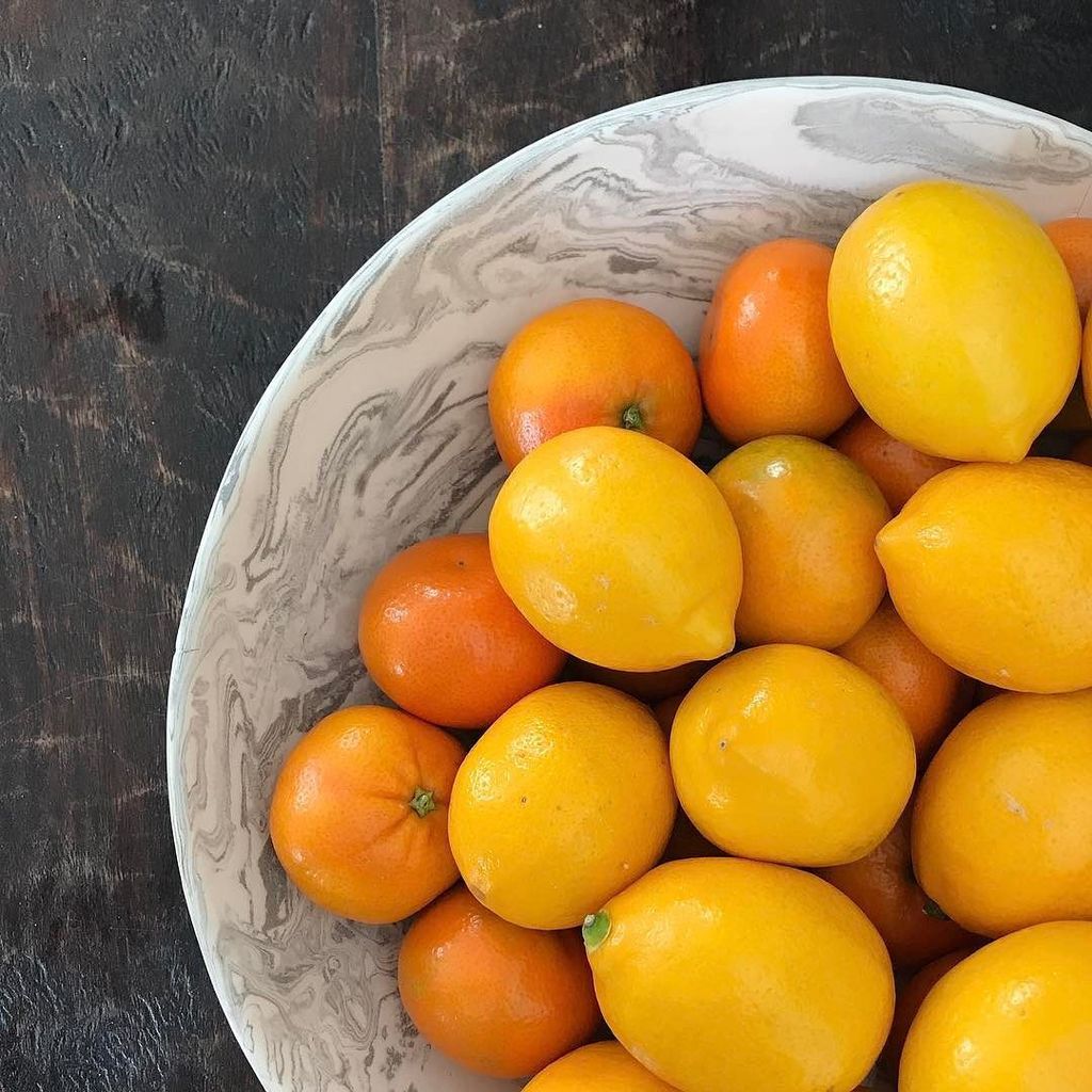 simplelifeist's tweet photo. What doesn't look good in an Ebru bowl? 🍋🍊🍋🍊(link in bio) https://t.co/cGEBrkv8tt https://t.co/BGMPAVuT2f