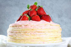 Strawberry Lemon Mascarpone Crepe Cake dlvr.it/Nr9bpY