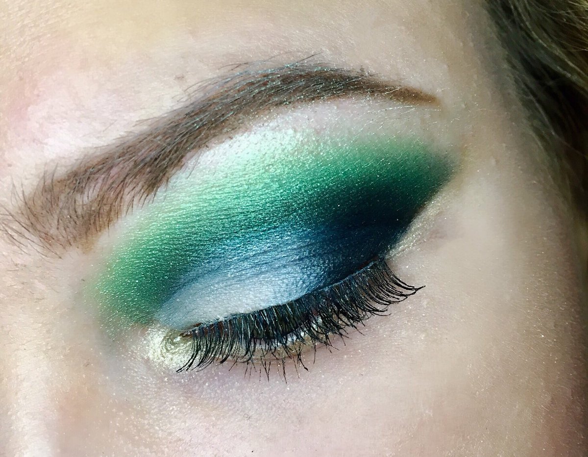 ultimateglo's tweet image. This is the best look I have done so far and I am really proud of myself💚
(Inspired by The Wiz)