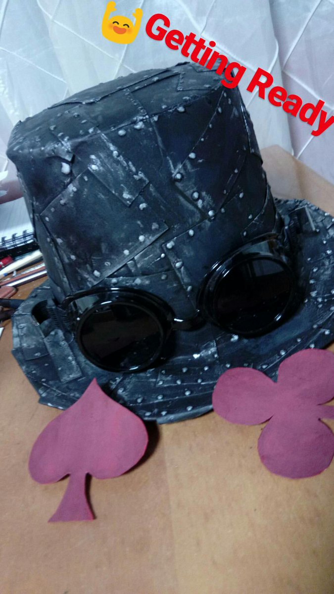 Phrowenia's tweet photo. My steampunk hat is ready :D 
#steampunk #cosplay https://t.co/C2BS7hG446