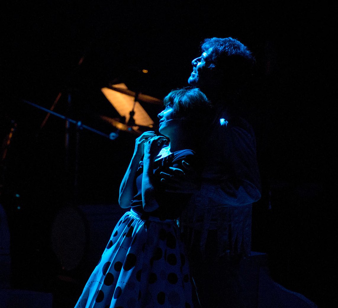 Así miran el ayer #Rolando y #Amelia HOY FUNCIÓN 20 hs <a href="/PaseoLaPlazaOK/">Paseo La Plaza</a> 👉👉bit.ly/2iYcLsP <a href="/AlejandraRadano/">Alejandra Radano</a> <a href="/darthesjuan1/">Juan Darthés</a>