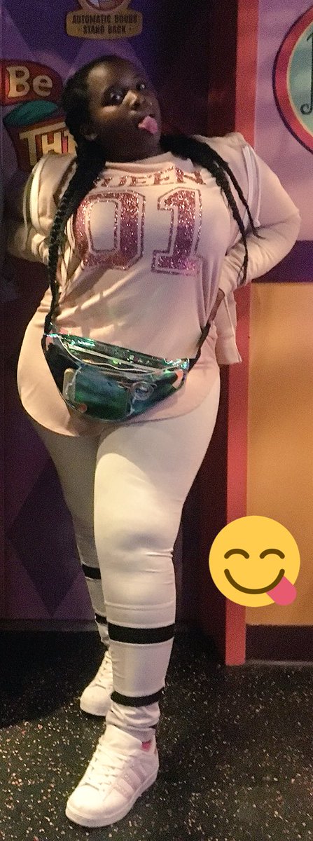 1momonicole's tweet photo. ..Ya Girl So Wavy, You Can't Even Replace Her 👸🏾👅💖 #APGRADBASH2k17 #gradbash2k17 https://t.co/cr0DpuqKWk
