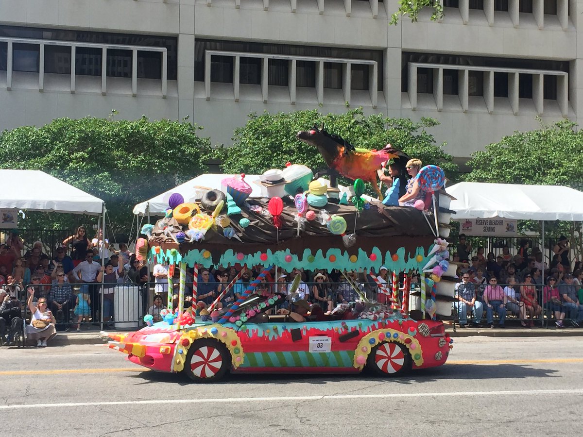 DowntownHouston's tweet image. It's a beautiful day in #DowntownHouston for the 30th Annual Houston Art Car Parade! ☀️🚗