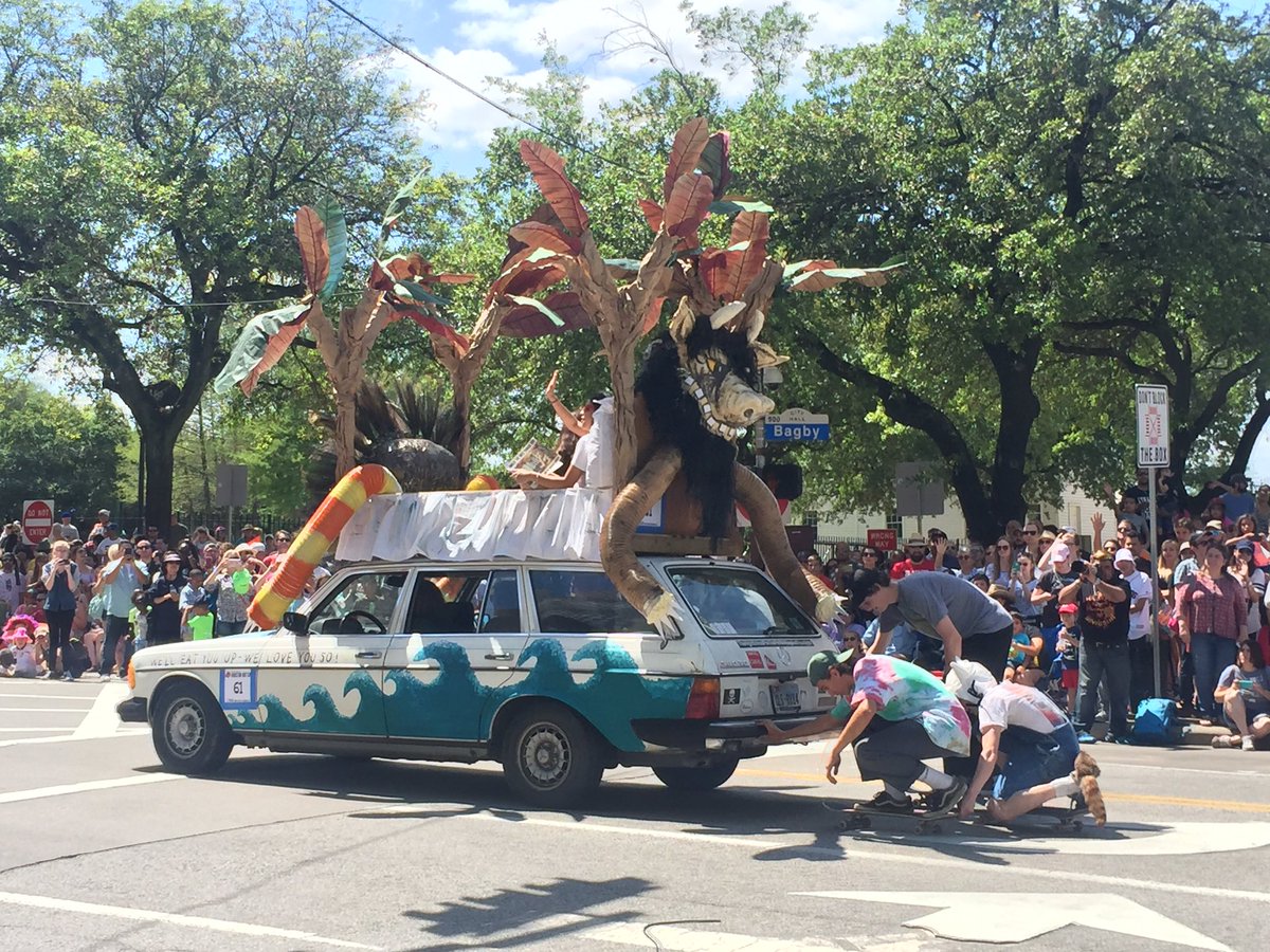 DowntownHouston's tweet image. It's a beautiful day in #DowntownHouston for the 30th Annual Houston Art Car Parade! ☀️🚗