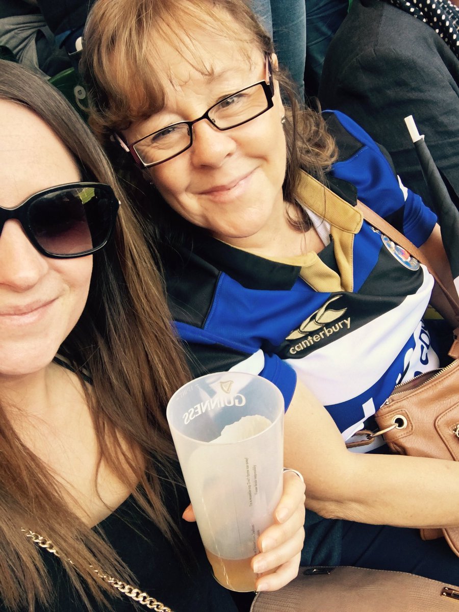 SHemmens's tweet photo. watching @bathrugby v @LeicesterTigers at twickers today with mum❤ great game great atmosphere &amp;sun!☀️ https://t.co/6L1VRKAjiO