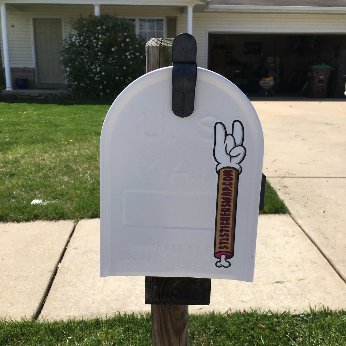 stlstickerswap's tweet photo. Get cool stickers sent to your mailbox and then put them on your mailbox magic #stlstickerswap #benstickering #mailboxmagic https://t.co/9AxXhIkapG