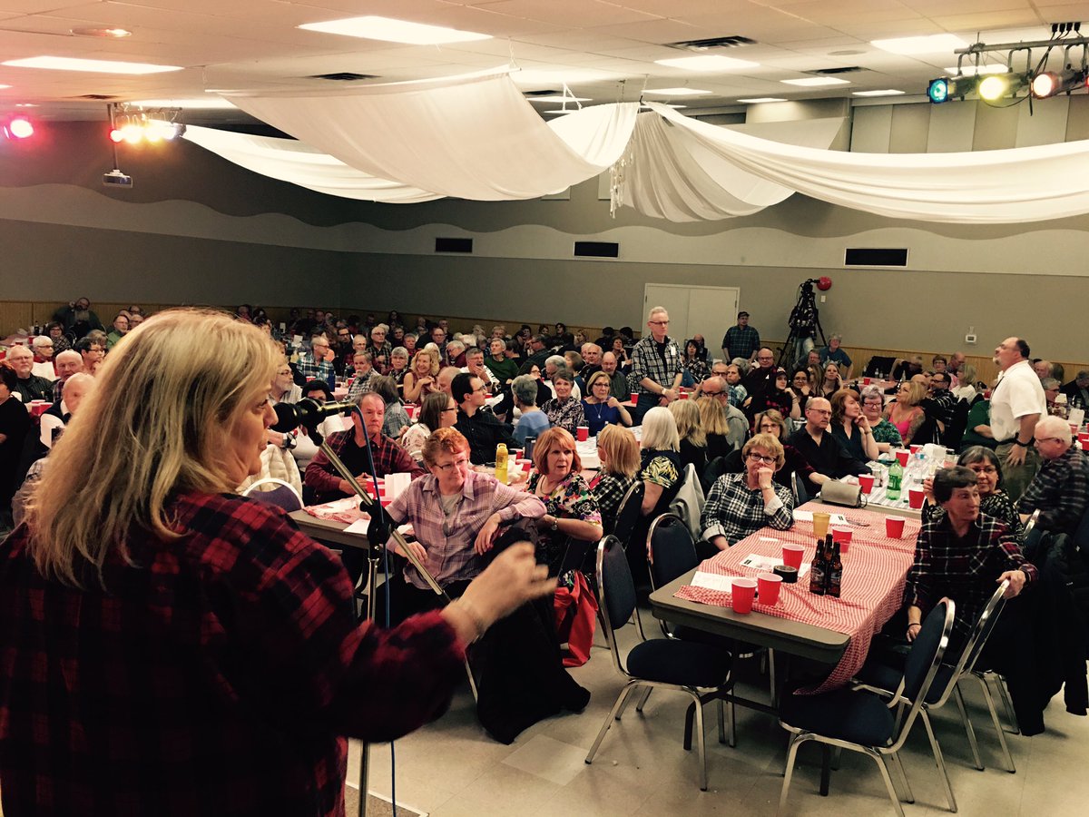 TrentSevernBand's tweet photo. A huge thank you to the Calgary Folk Club for coordinating the biggest "Sea of Plaid" we've ever seen! #LastNight #CanuckCore #CanadianFolk https://t.co/dKqSyXQpNj