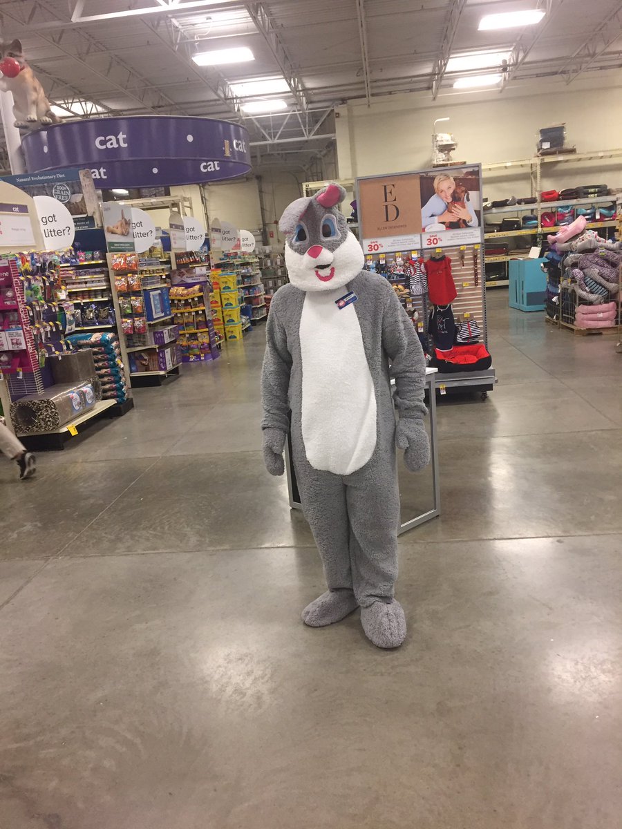 Warminster <a href="/PetSmart/">PetSmart</a> was hopping today with our Easter Bunny photos!! <a href="/allen_webb/">Webb Allen</a> @associateportal #PetSmartEvents
