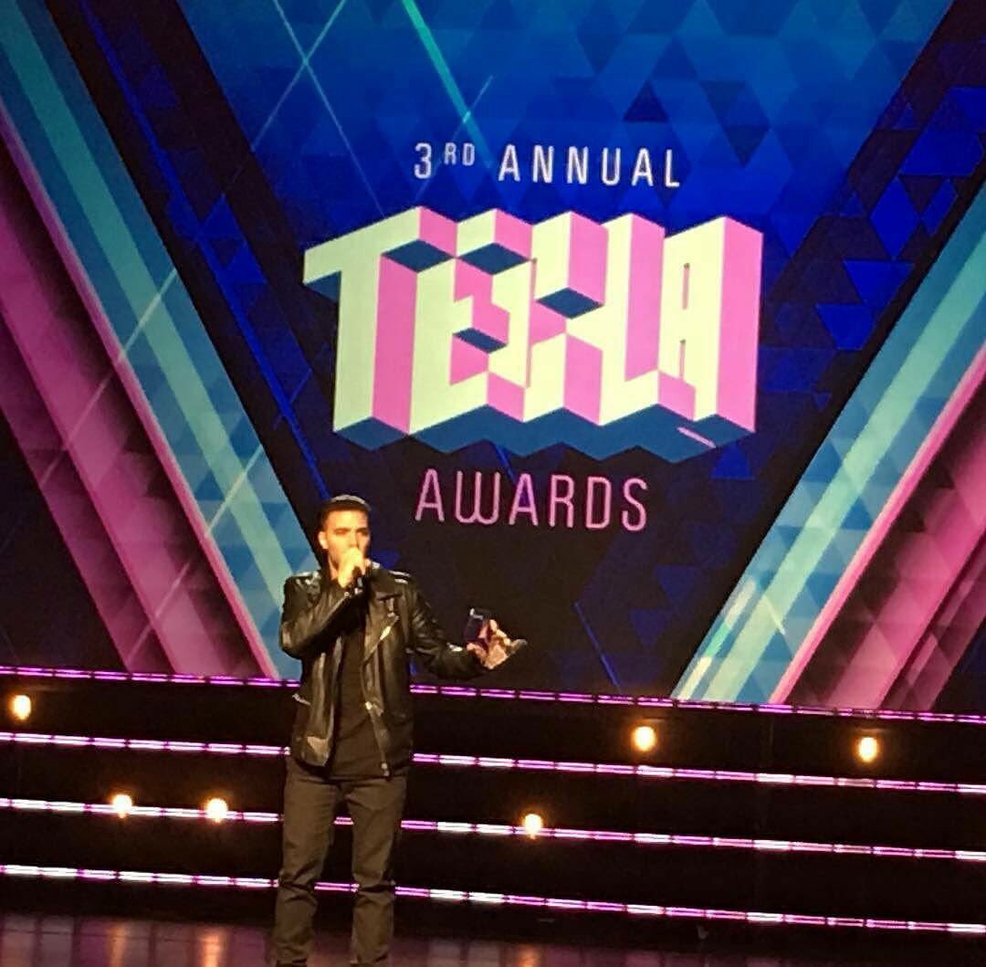 FamOnlineUSA's tweet photo. #Repost @elvicano
・・・
#Tecla Awards #hispanicize2017 #hispanicizemiami @jencarlosmusic #congrats JenCarlos!!! @olympiatheater https://t.co/2iZQGFxqFC