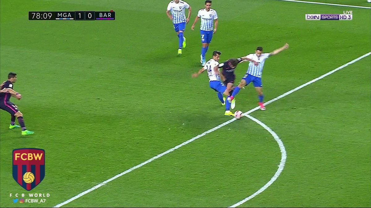 TodoFCB_10's tweet photo. No penalty?This is La Liga ffs 😂 https://t.co/39ka9gN7wU