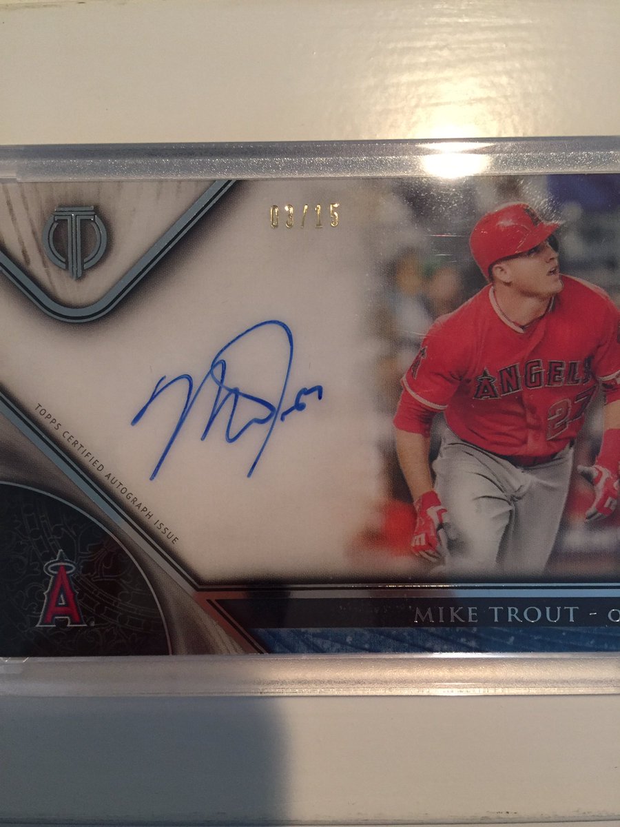 bashbroscards's tweet image. One box of tribute. Two monster cards! @SHOWYOURHITS