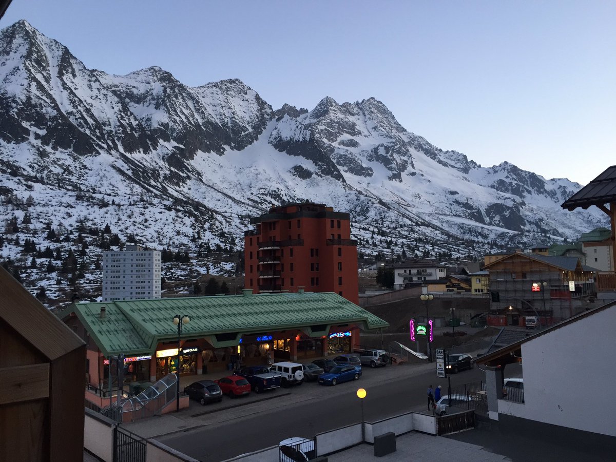 DHS_PEresults's tweet photo. All settled in the hotel. Looking forward to a day of skiing tomorrow #longtrip #greatgroup #readtogo https://t.co/v1zF1F5qlF
