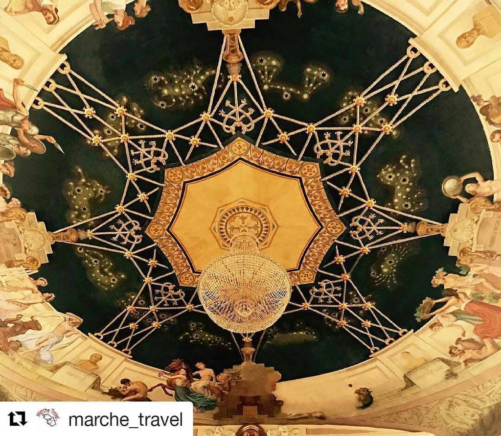 ComunePsgInfo's tweet photo. La volta del nostro teatro nel
#Repost di 
@marche_travel

#teatro #teatrocomunale #portosangiorgio
#fermo #Marche… https://t.co/OOnRfMVoW2 https://t.co/EZfxb1HMZx