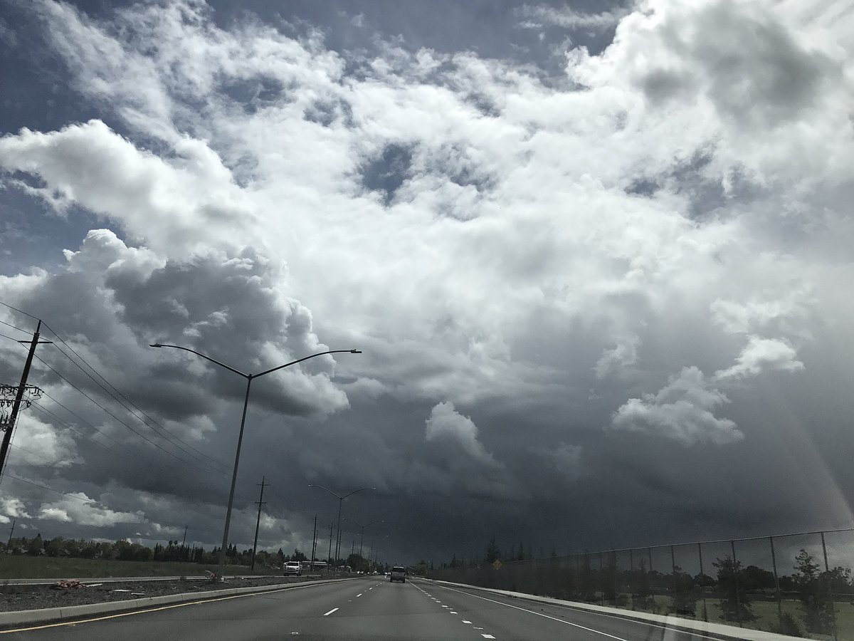 wolfmooner's tweet photo. Storm is here! https://t.co/sf32VJY2PR