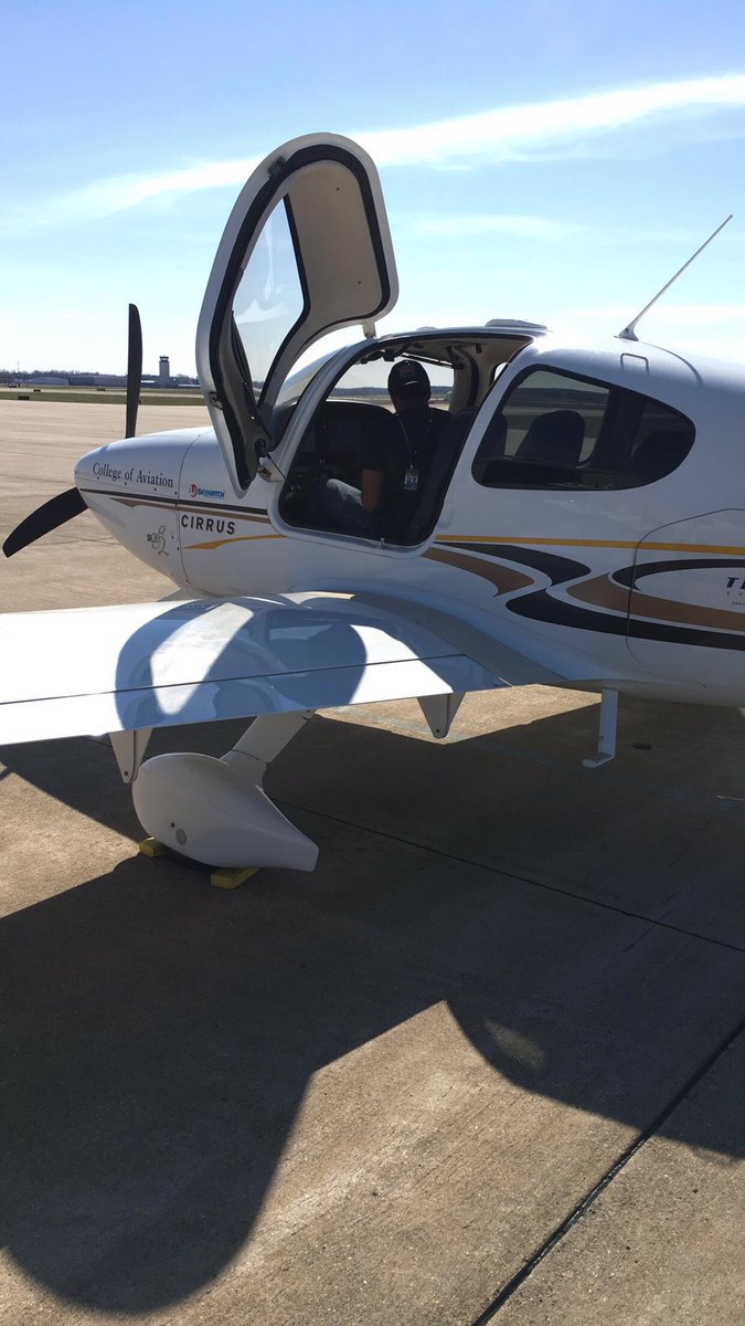 DominikRafinski's tweet photo. Fun Day at WMU Airport! ๐โ๏ธ@WesternMichU @WMUCoA #FutureBronco #WMU #WMUSpotlight https://t.co/DrzJkzCj0E