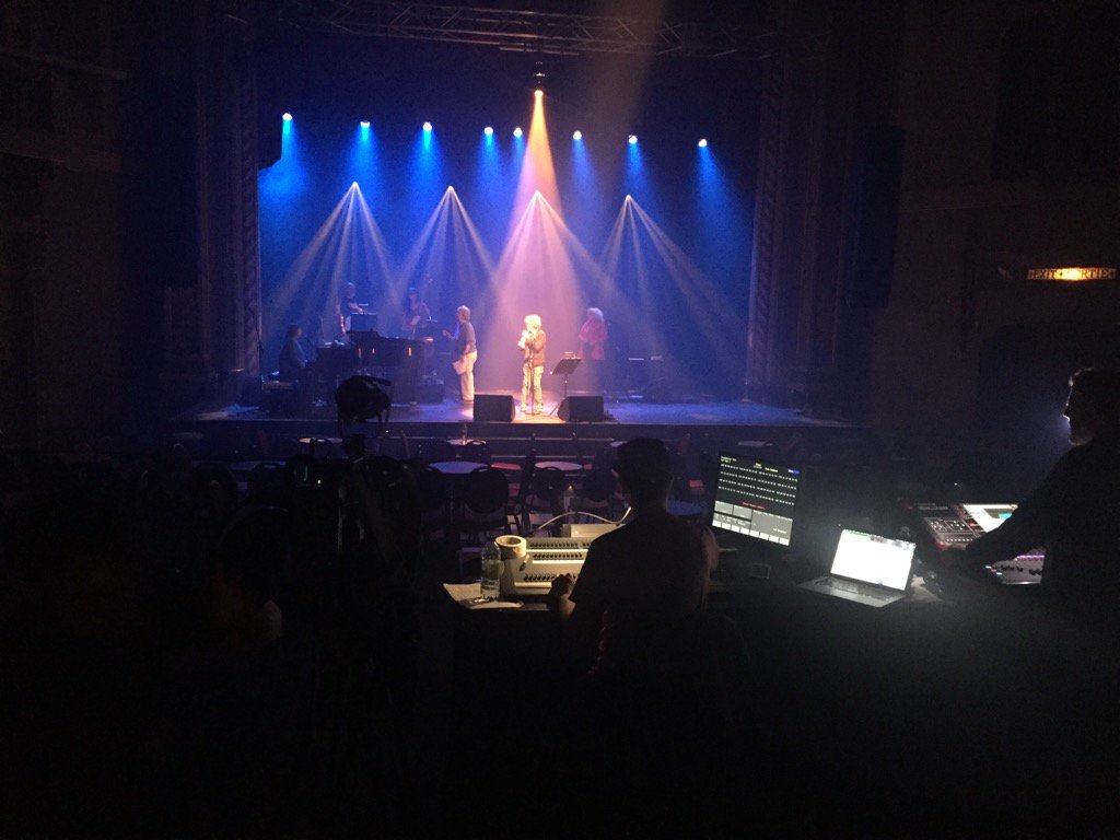 Clémence DesRochers est en répétition sur la scène du <a href="/TheatreGranada/">Theatre Granada</a>. Elle entame sa dernière tournée. #rces