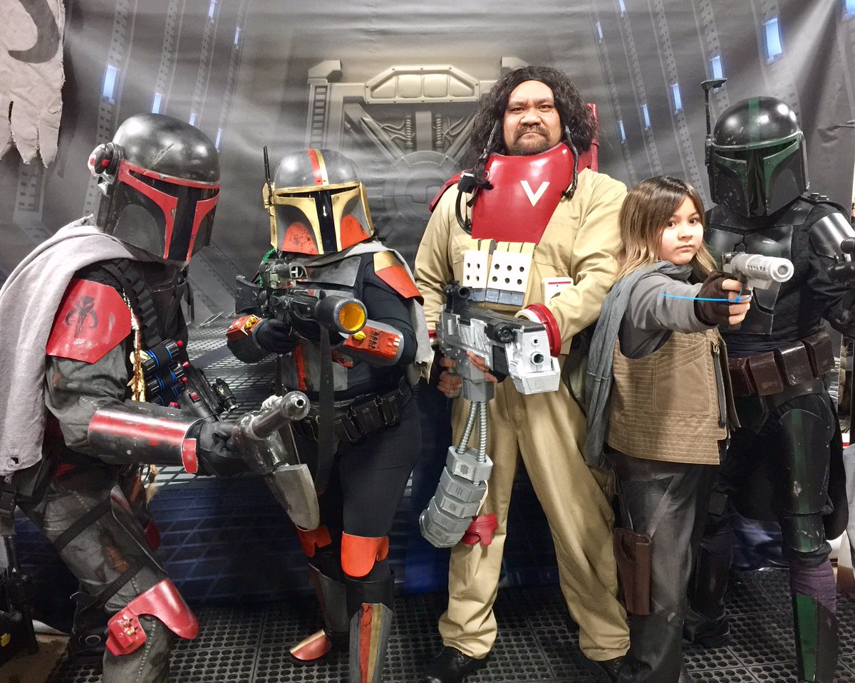 mavoyalaclan's tweet photo. OMs Mavek Tryn'ke &amp; Reeza Hadar with Baze &amp; Jynn. Thanks for stopping by the booth today! OYA! #GreaterPhillyComicCon #mandalorianmercs https://t.co/d1YuQNEaNz