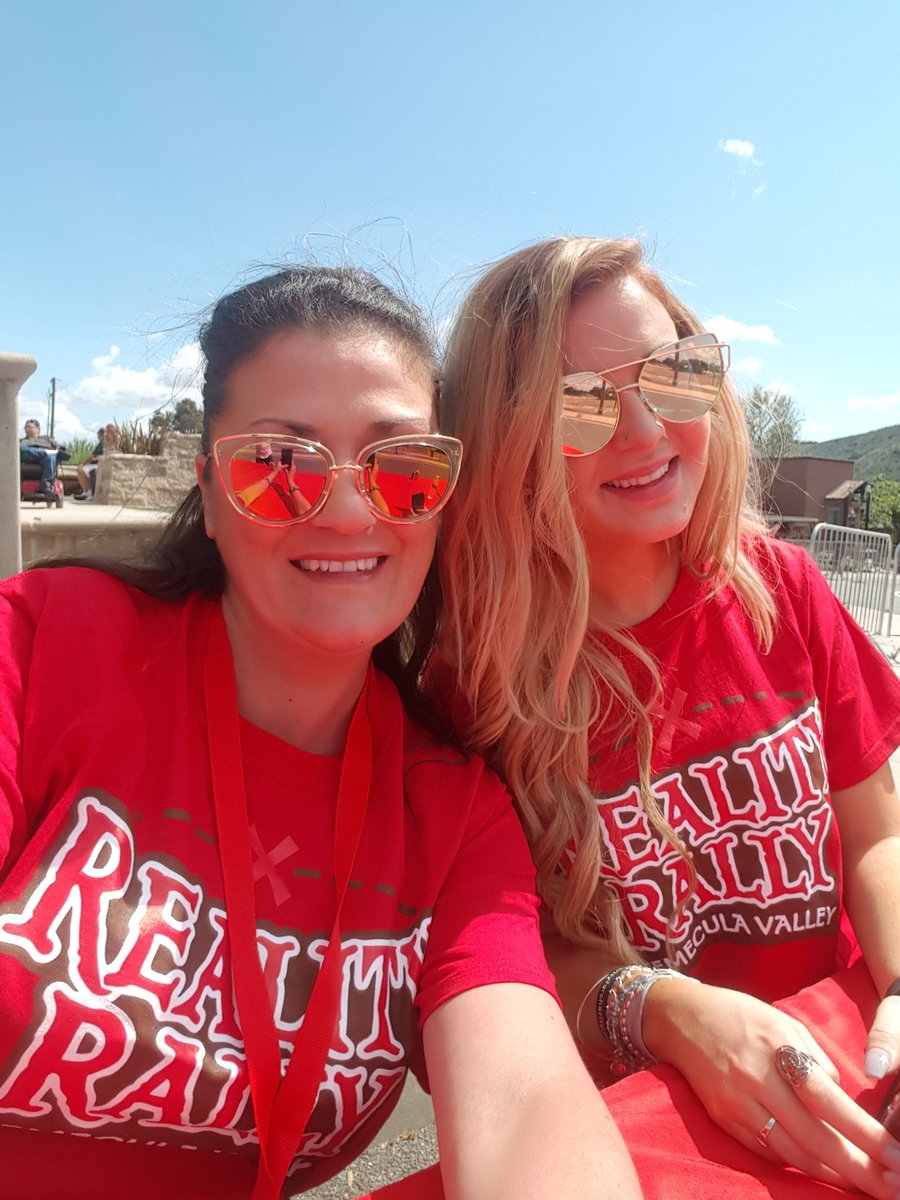 michellebb10's tweet photo. #michellesquared @MichelleMBB18 #lovebigmeech https://t.co/xHHG6uZwSC