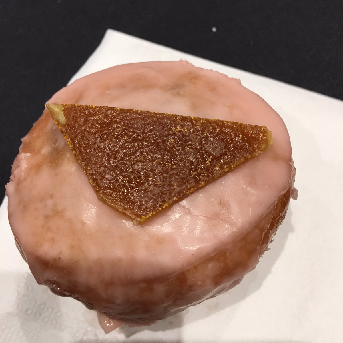 Negroni donuts!! With Wallflower gin and Bittersweet vermouth!! #luckysdonuts <a href="/oddspirits/">Odd Society Spirits</a>