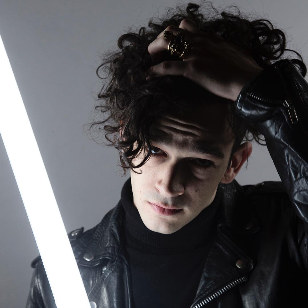  Happy birthday to Matthew healy!!    