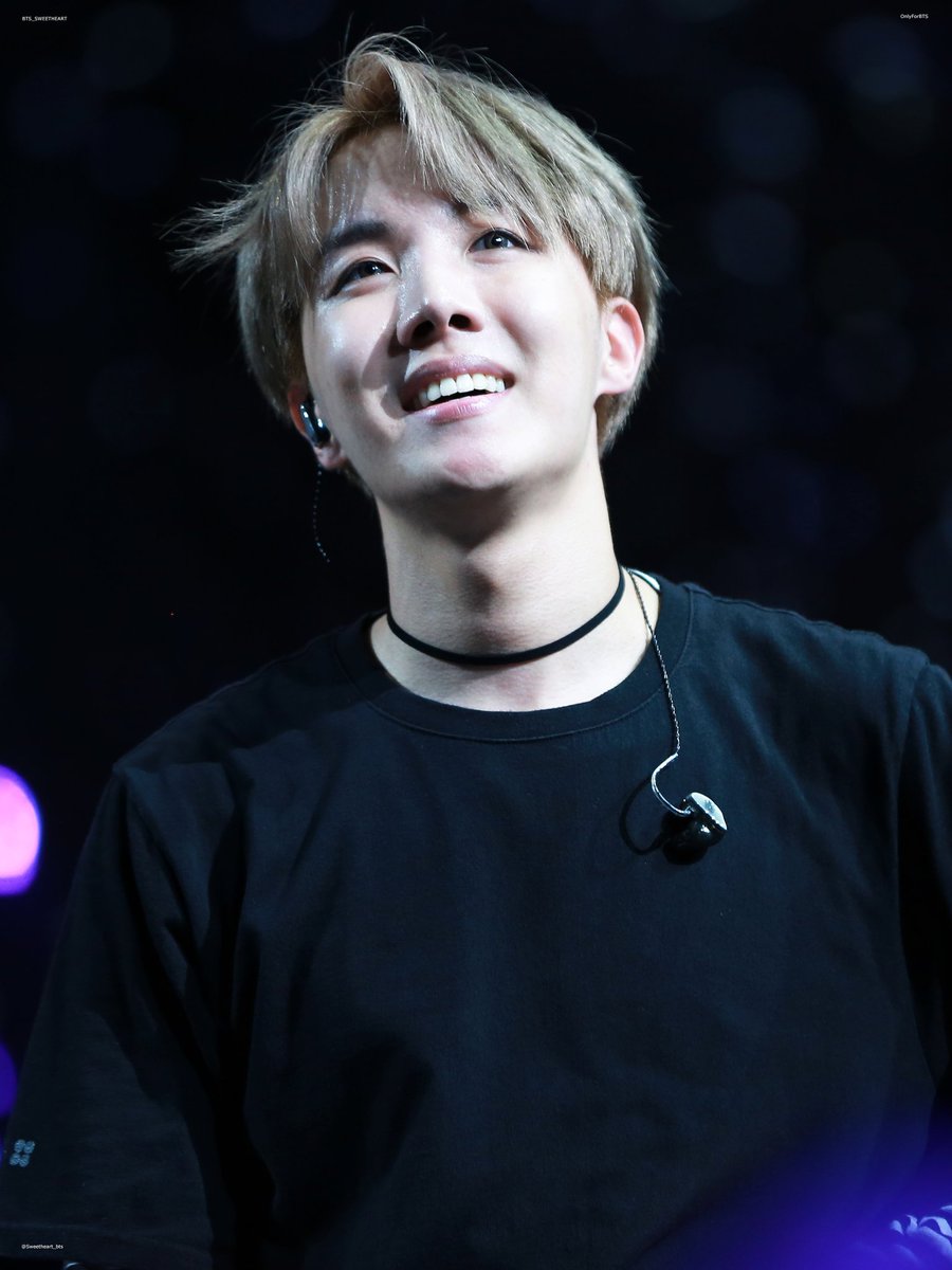 Sweetheart_Bts's tweet photo. 170401 #방탄소년단 #BTS #JHope #호석 
항상웃으면 좋겟다💕 https://t.co/nGlNAXb6l6