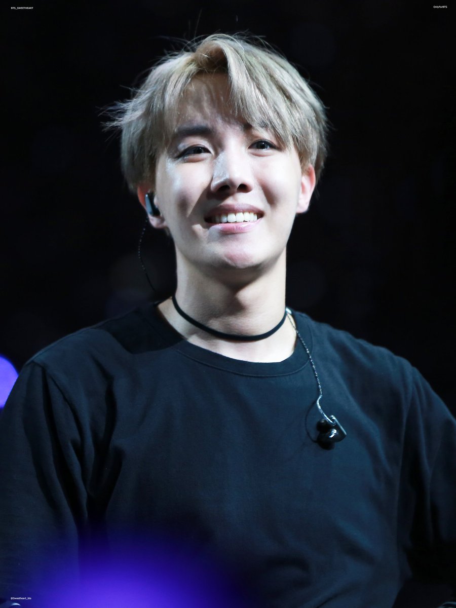 Sweetheart_Bts's tweet photo. 170401 #방탄소년단 #BTS #JHope #호석 
항상웃으면 좋겟다💕 https://t.co/nGlNAXb6l6