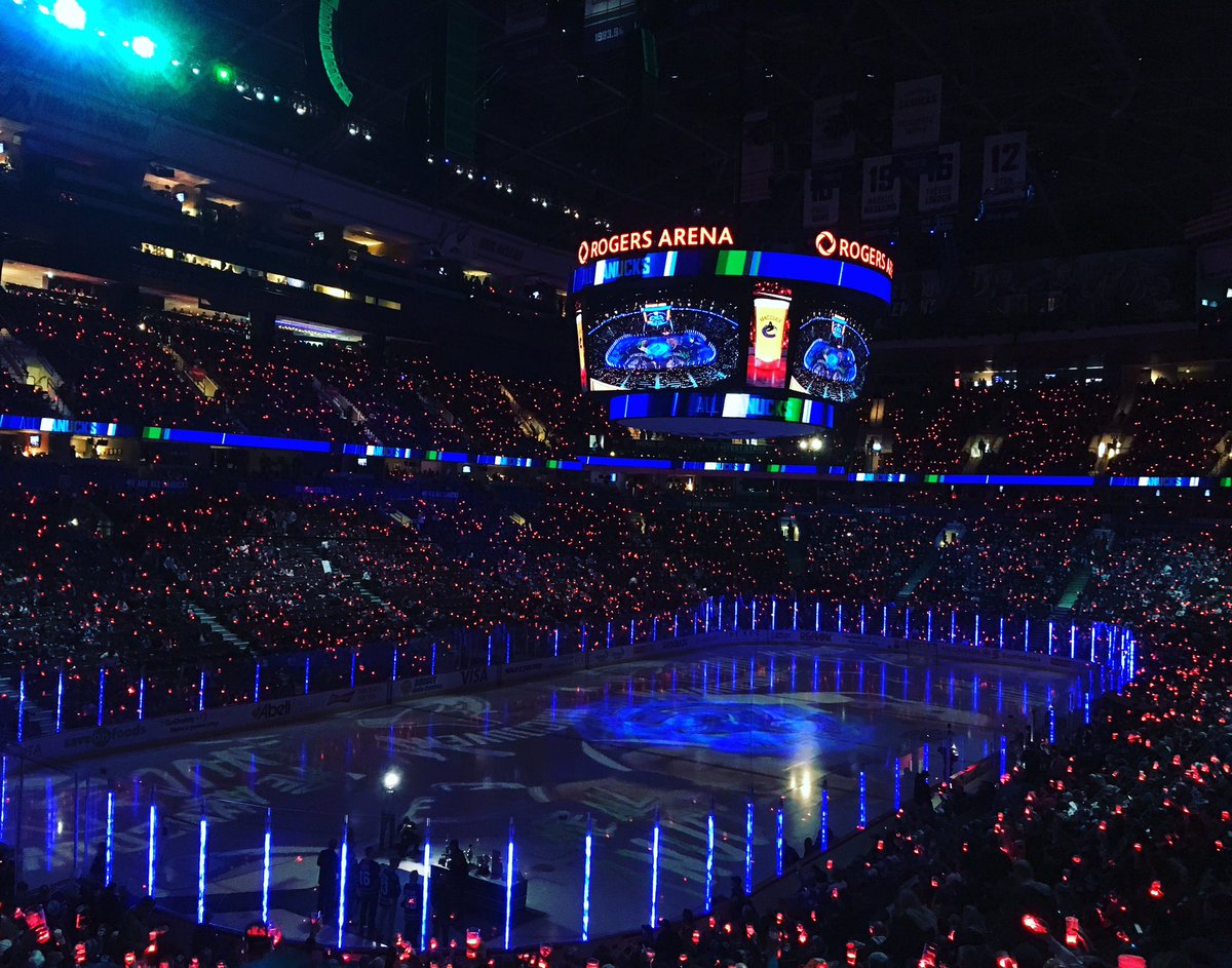 ashleyO_83's tweet photo. @RogersArena #weareallcanucks https://t.co/XjsJ3LXYl2