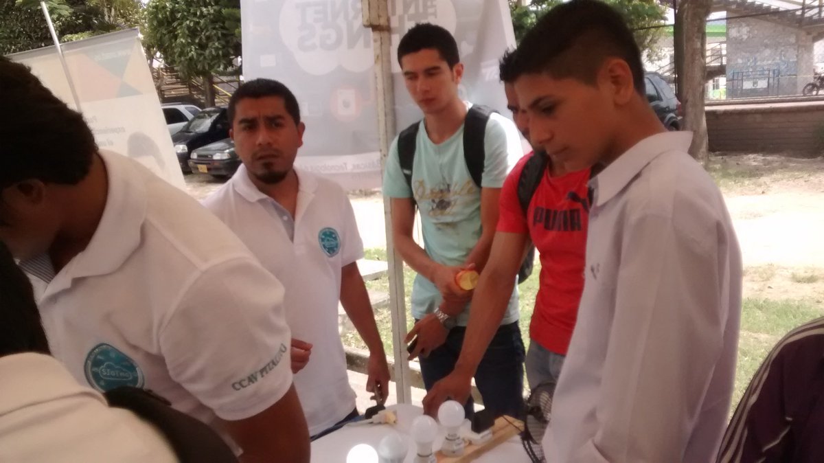 cmarceladiazs's tweet photo. Proyecto domótica con IoT estudiante Marco Zambrano de @SIoTec_UNAD  en #iotday desde @UniversidadUNAD @unadpitalito @TelecoUNAD https://t.co/o565fiLQoL