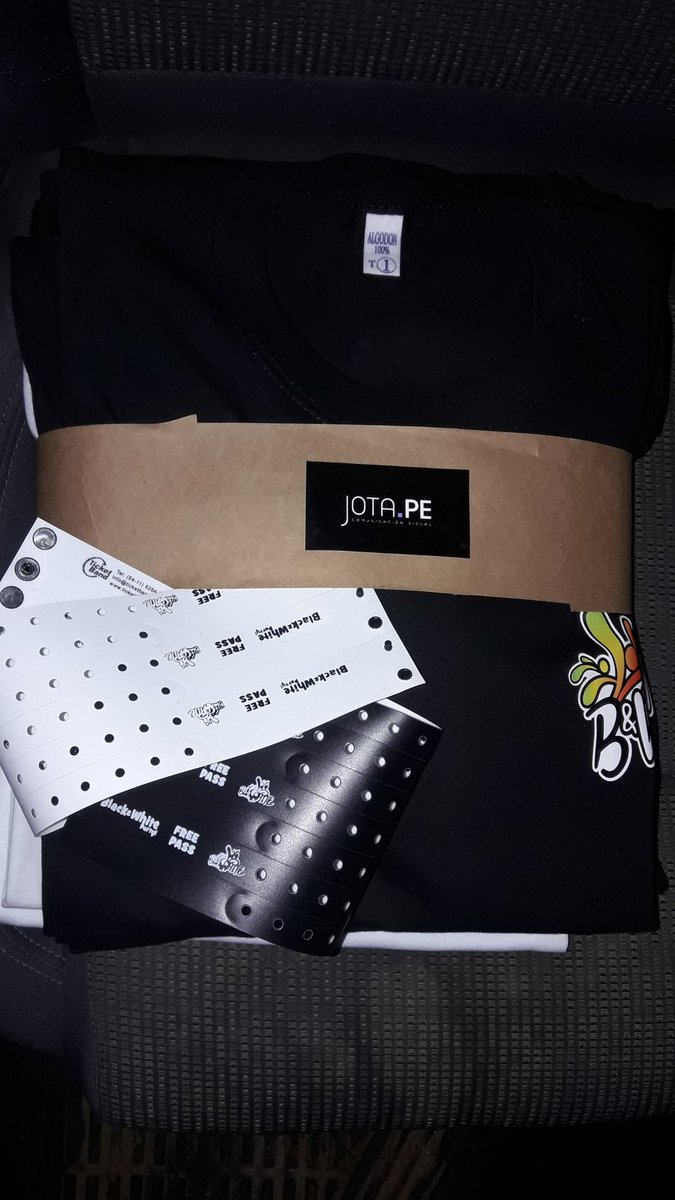 BlackAndWhite_P's tweet photo. Listos los 🎁 par esta noche en @PsicoDiscoMoco 🙌
Noche #BlancoyNegro junto a #AgrupFilux💡
Previando #15DeAbril 💃🎶🍾🍻
#AnticipadasLimitadas☝ https://t.co/5GpVJCo5d0