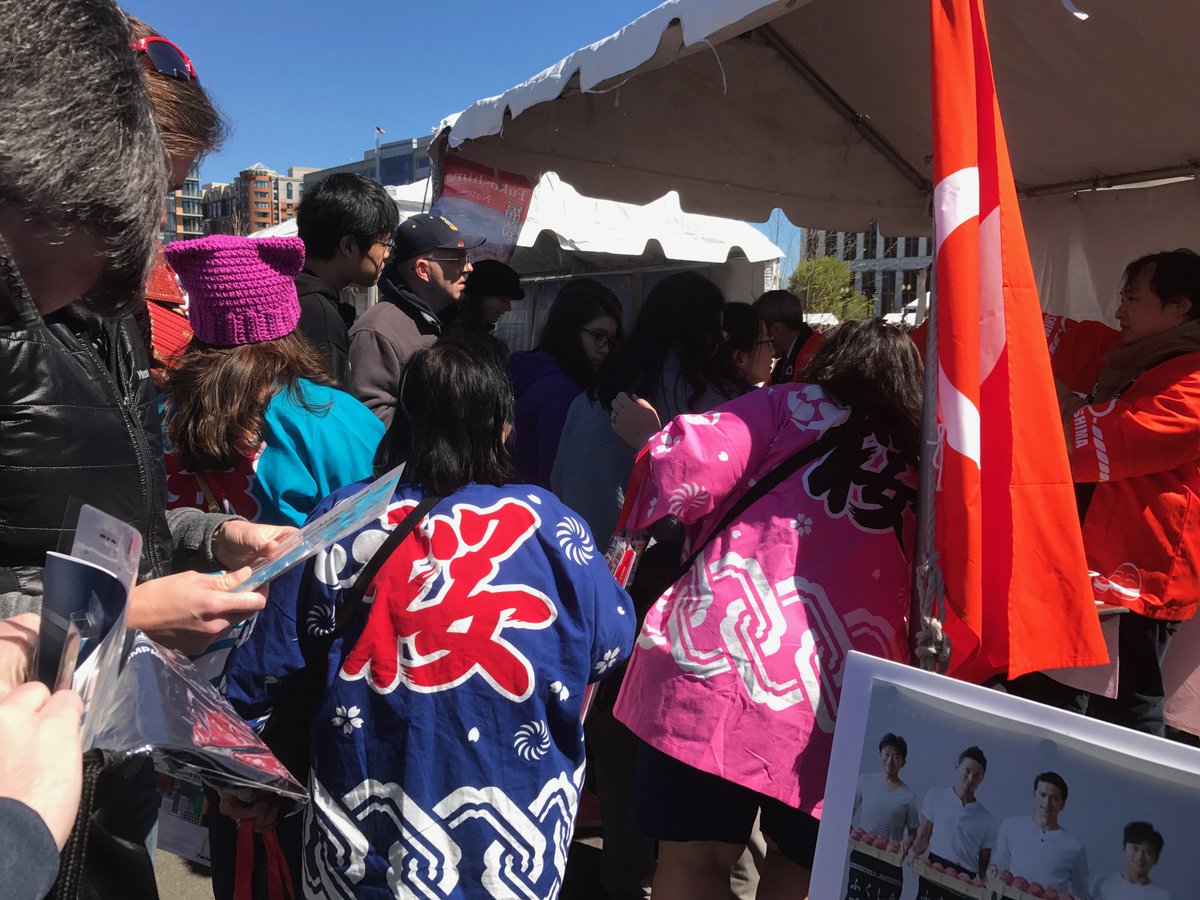ボーク重子 ワシントンdc福島県人会 初イベント大成功でした 一日で3 4万人が訪れる桜祭りストリートフェスティバルで福島の復興と美しさをアピールするための出店でしたが大人気のブースだったのですよ Yay We Did It
