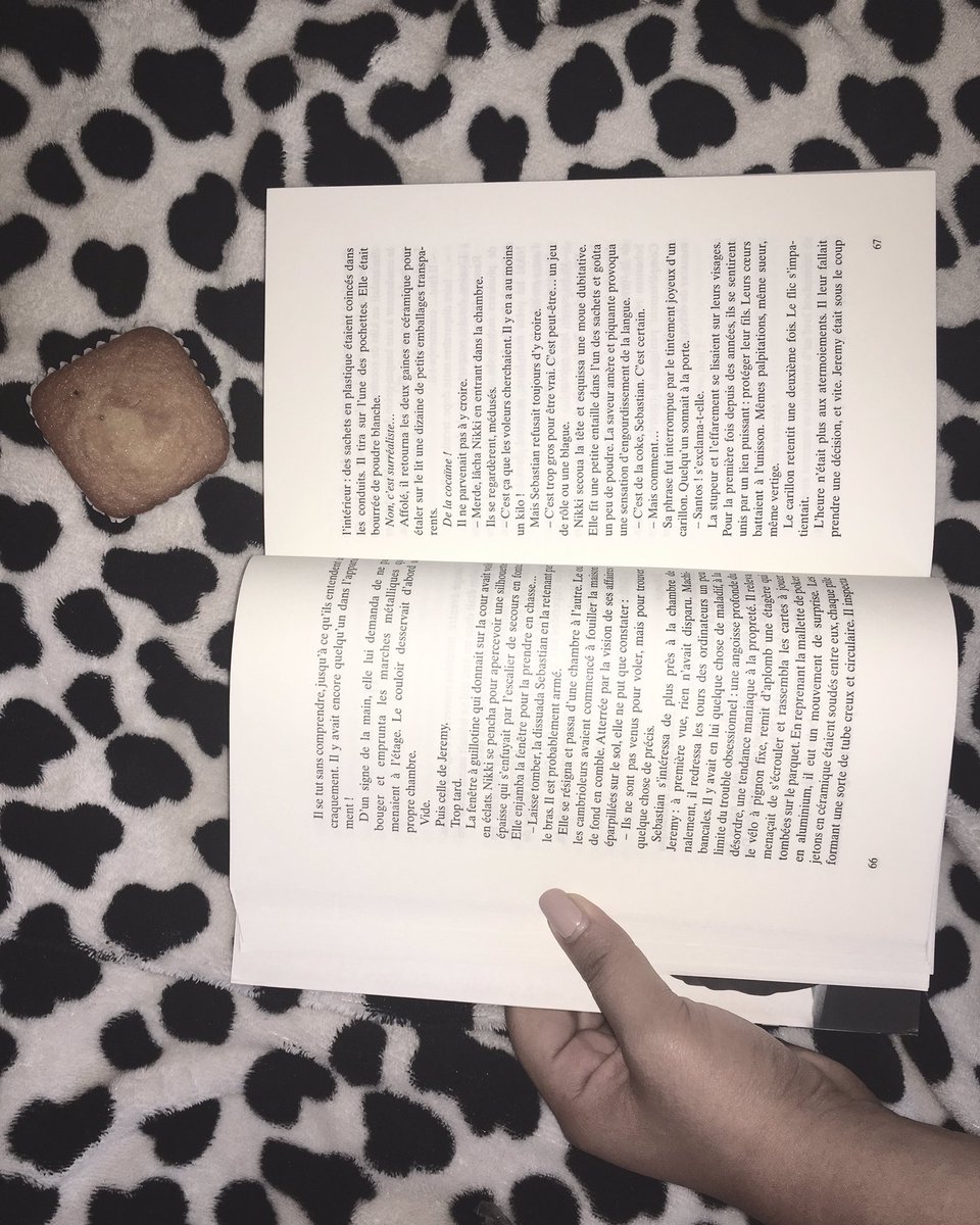 bedrsarah's tweet photo. Un livre, un muffin, une bonne couverture bien chaude et le tour est joué
#Musso #livre #muffins #dalmatien #page66 https://t.co/ddhkzVmOc4