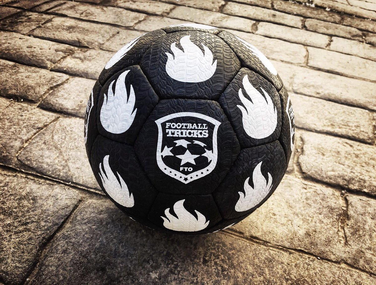 TheFTOfamily's tweet photo. ⚽️🔥EL TALENTO NACE EN LA CALLE 🌟 #FootballTricksOnline #BalonFTO https://t.co/DxV0TYSjEJ