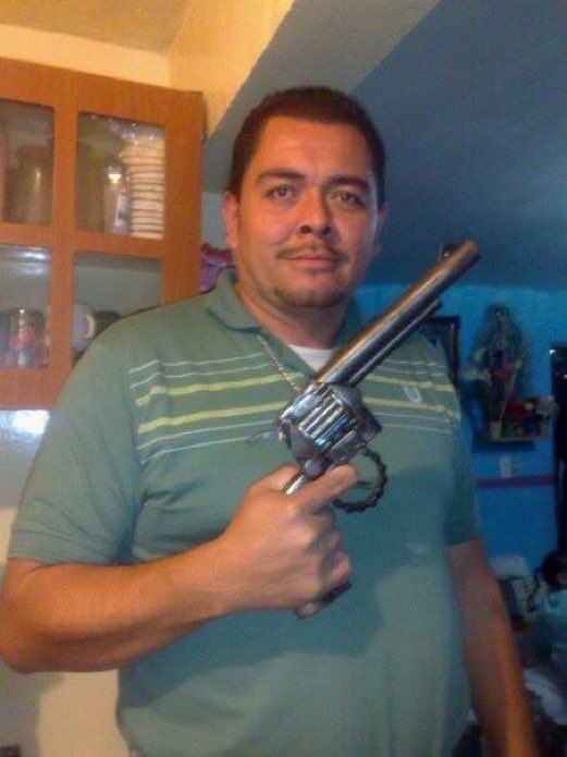 736102732_'s tweet photo. Ya voy preparado compás. Cero miedo #GuerrasEnMéxicoTraenLaPáz https://t.co/qVeZk91JkR