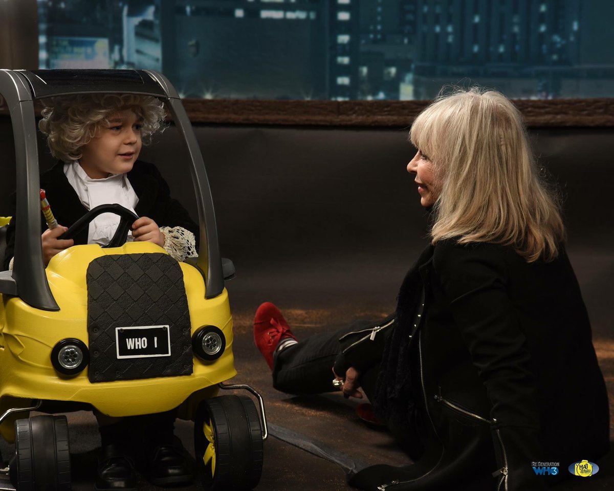 ReGenerationWho's tweet photo. Love this photo from #regenwho2017 of @ManningOfficial & a tiny 3rd #doctorwho in his mini Whomobile! https://t.co/ZrAjHJ9xtK