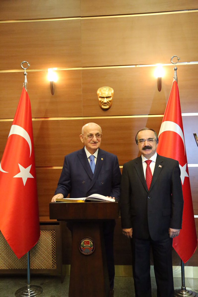 İlimize ve Valiliğimize teşrif eden Saygıdeğer TBMM Başkanımız İsmail KAHRAMAN Büyüğümüze <a href="/ikahramanbv/">İsmail Kahraman</a> teşekkür ederiz.