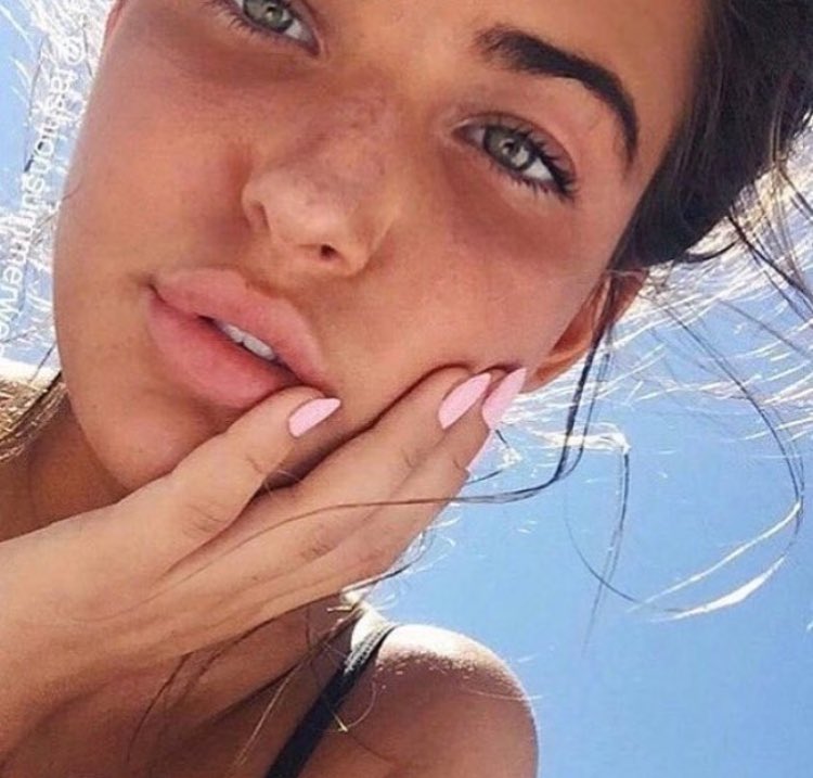 DSTR3SDLUX's tweet image. She's a baddie✨