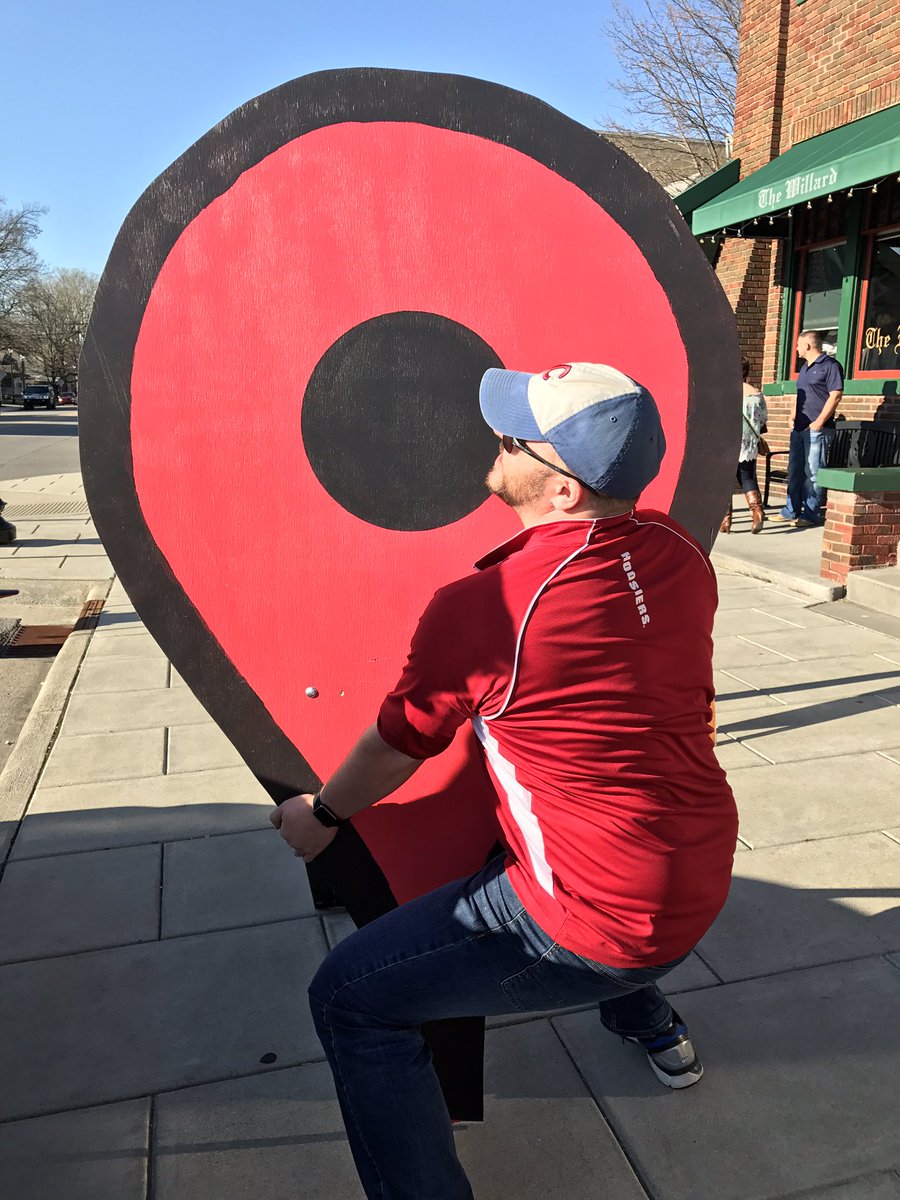 Jeffman703's tweet photo. This dot was too heavy. Must be to much pizza from #themillardfranklin #pizzamakesyoufat #edtechhteam #thisisfranklin https://t.co/1NSJqGQxfw
