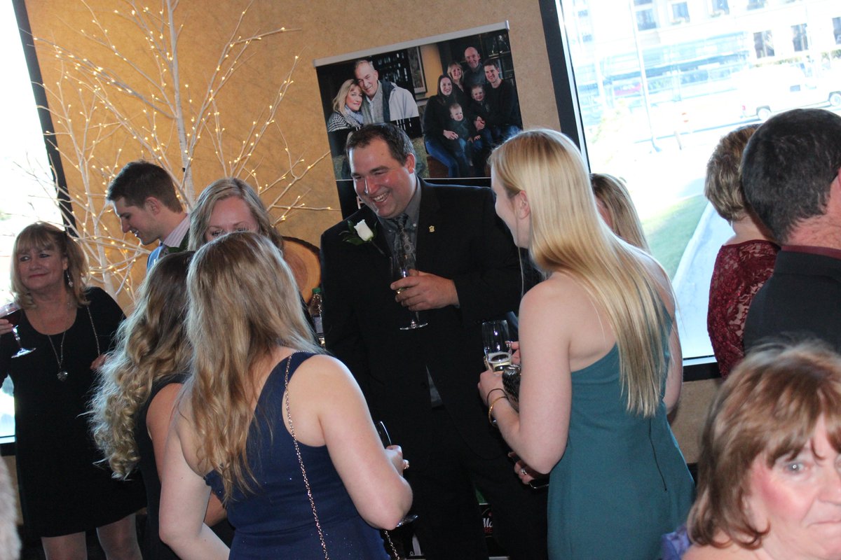 HolsteinCanada's tweet photo. It’s gala time! Tonight we recognize 19 new Master Breeders! 
Place au Gala! Ce soir, nous célébrons 19 nouveaux Maîtres-éleveurs! https://t.co/tjkoOBgTNt
