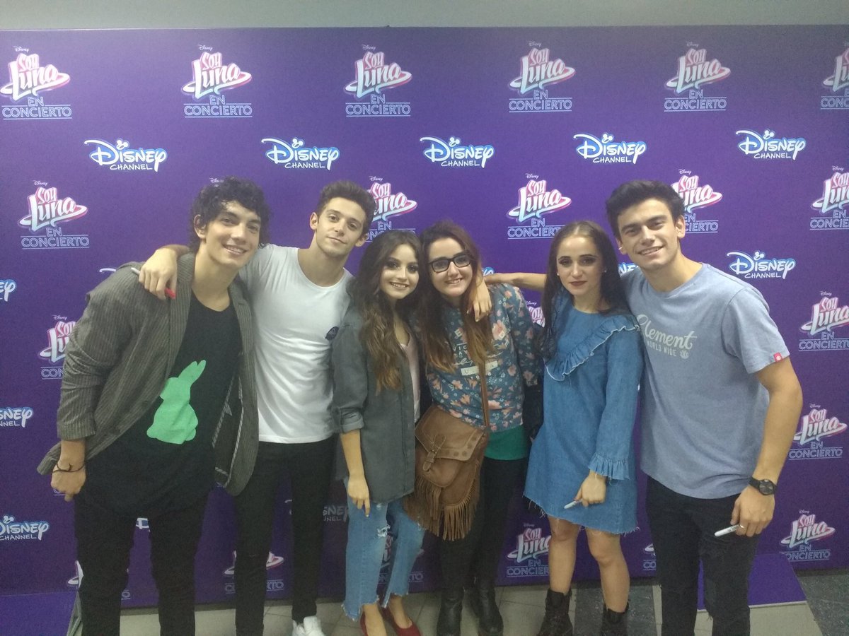ruggerofw's tweet photo. #SoyLunaEnConcierto https://t.co/vcnmXQ56O7
