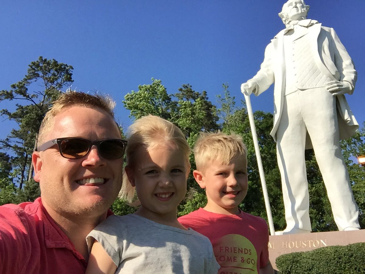 coach_freed's tweet photo. Me, Carter, and Kennedy hanging with our boy Sam Houston! #HeIsBig https://t.co/vCgxvraohS