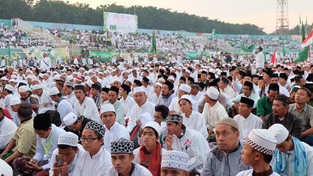 Subhanallah , stadion delta sidoarjo di penuhi lautan jamaah #IstighotsahKubro